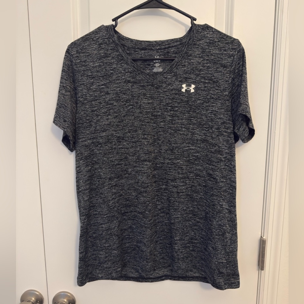 Under Armour Women’s Heathered Black Loose V-Neck Performance Tee